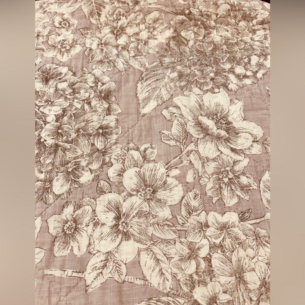 Nicole Miller Quilted King Size Light Purple w/ Hydrangeas Pillow Shams Covers!